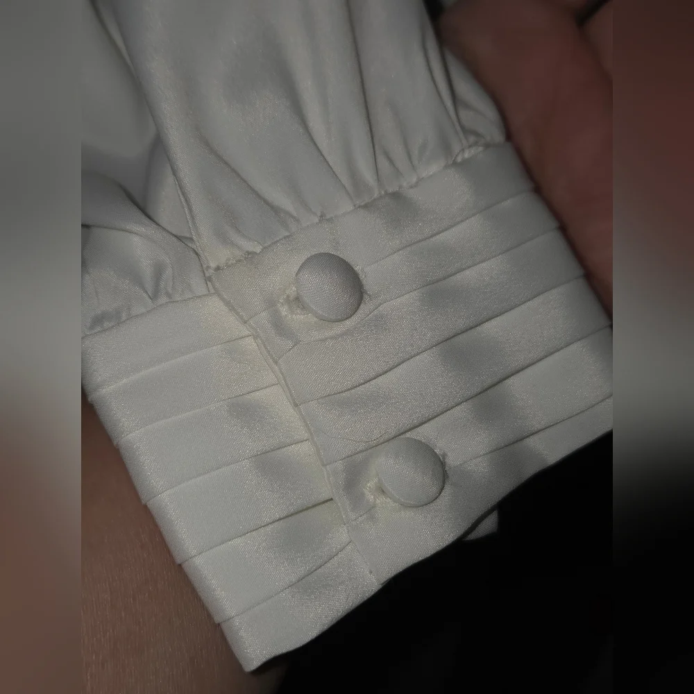 Vintage NICOLA White‎ Pleated-Front Long Sleeve Blouse